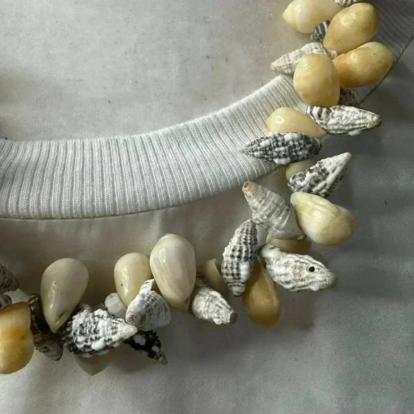 Hawaiian Multi Shell Necklace 21” - Picture 4 of 4